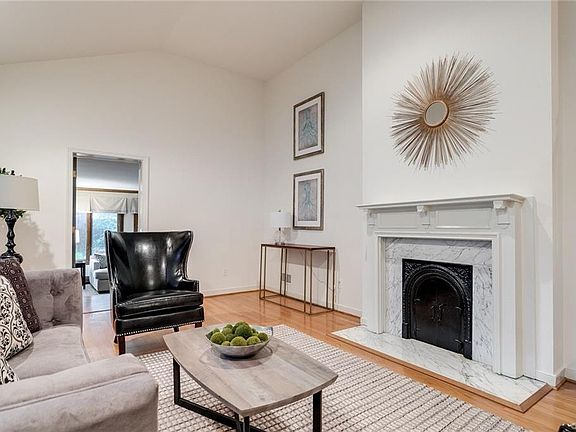 3rd image of 827 Westham Pkwy