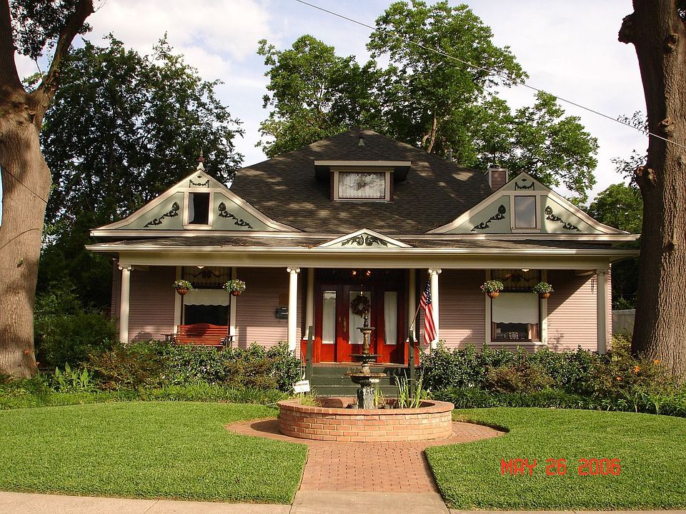 Front w/ Fountain