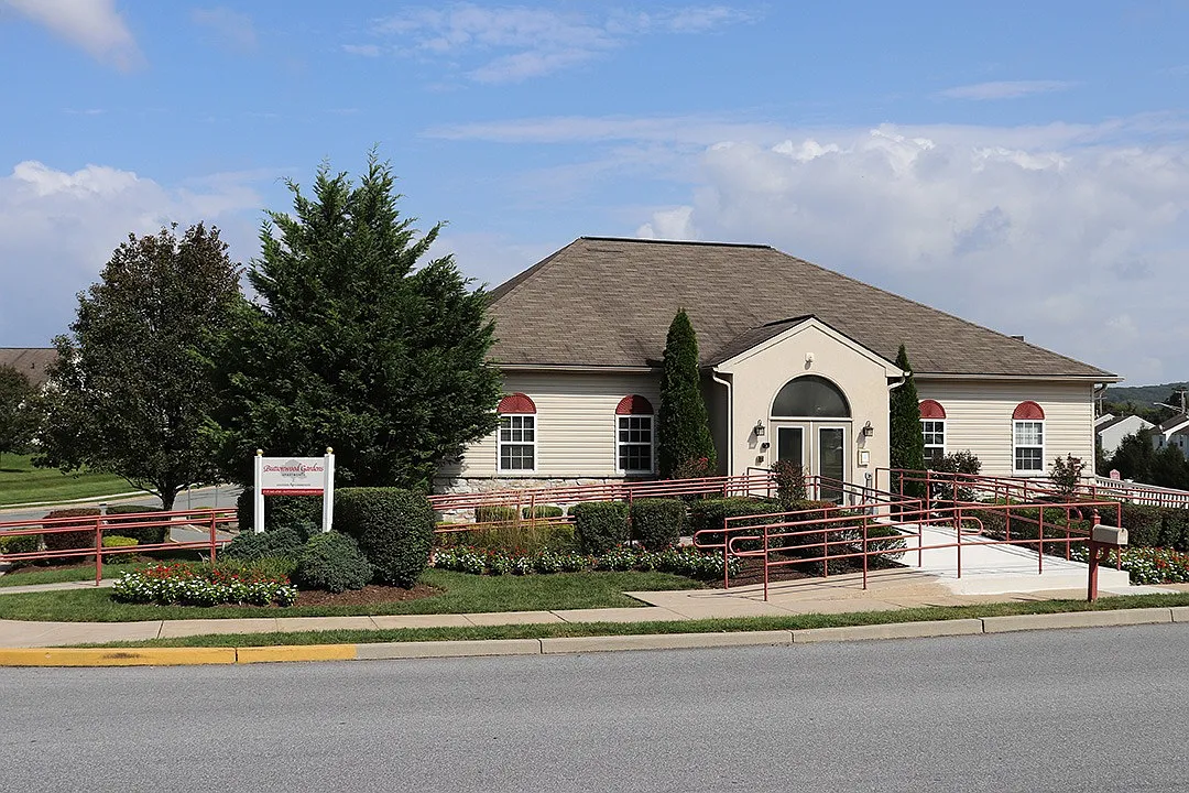 Buttonwood Gardens Apartments — Photo 2