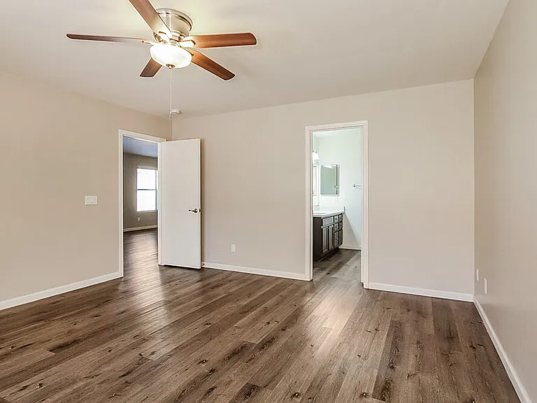 1044 S 239th Ln — Photo 7