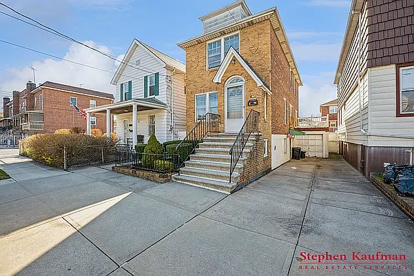 1st image of 2916 Dudley Ave