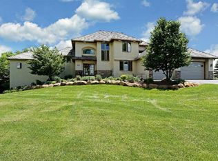 1020 Polo Club Rd, Maple Plain, MN 55359