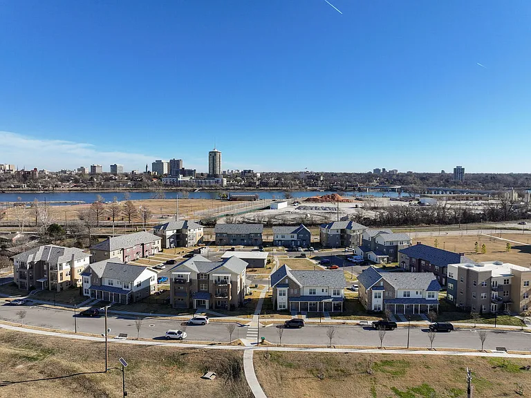 River West Apartments — Photo 21