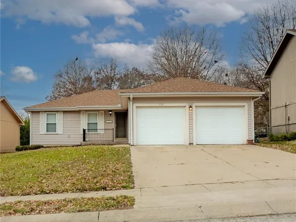 3516 Tudor Dr, Leavenworth, KS 66048