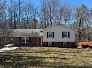 1542 Overlook Dr, Wilkesboro, NC 28697