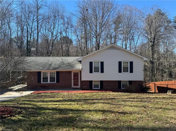 1542 Overlook Dr, Wilkesboro, NC 28697