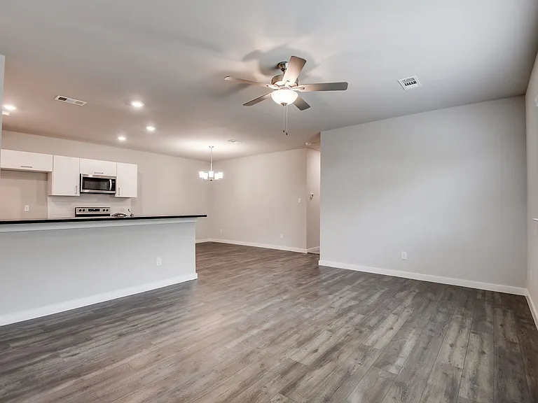 609 Blackland Dr — Photo 5