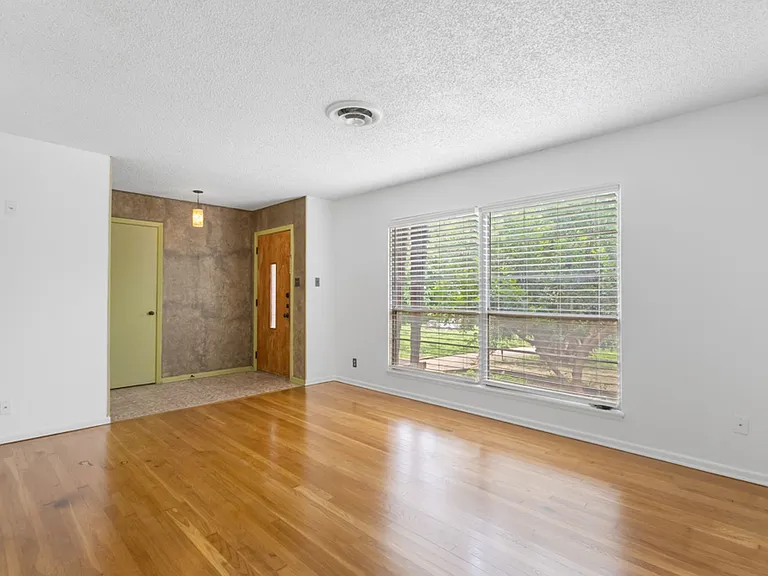 123 Westchester Dr — Photo 7