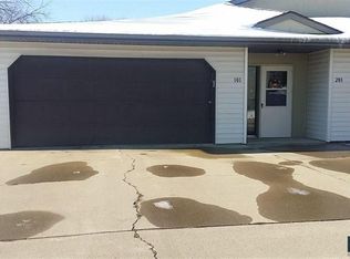 500 N Vandemark Ave APT 101, Hartford, SD 57033