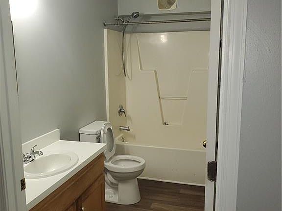 3rd image of 1232 Norview Ave APT D