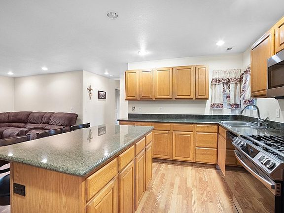 4th image of 2543 Shawnee Street