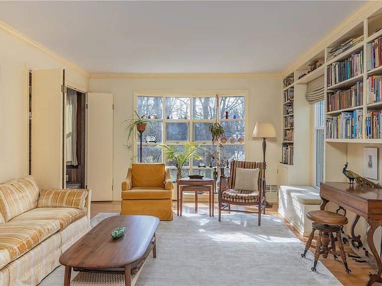 95 Parkwood Ave — Photo 6