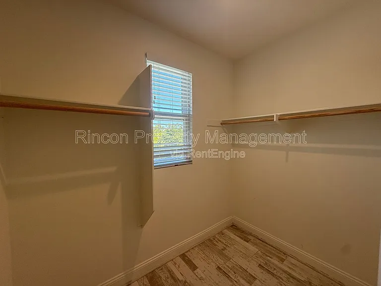 360 S Saticoy Ave — Photo 2