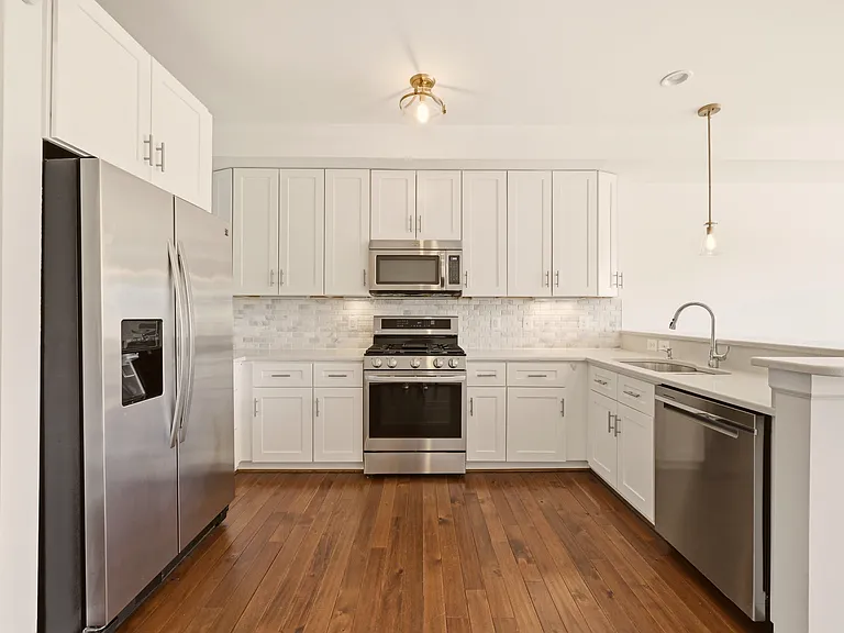 218 20th St NE #3 — Photo 12