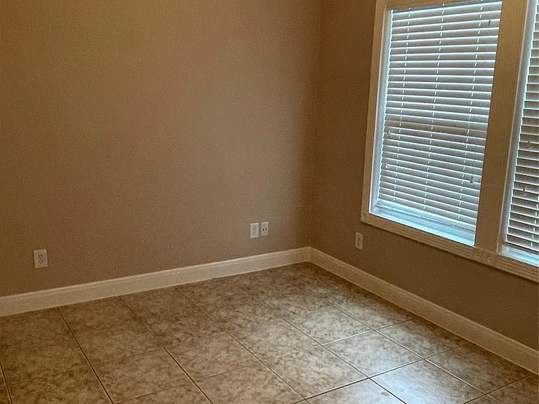 1018 S Booth Ln — Photo 8
