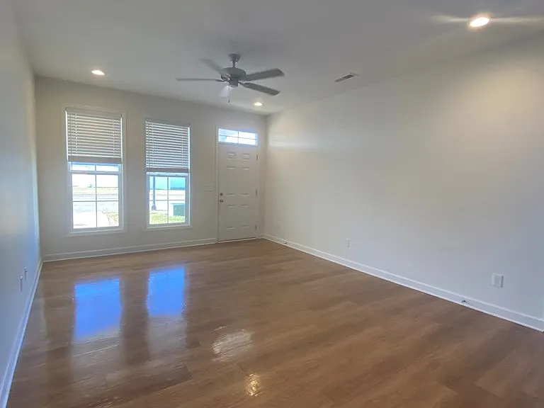 187 Thoroughbred Dr — Photo 3