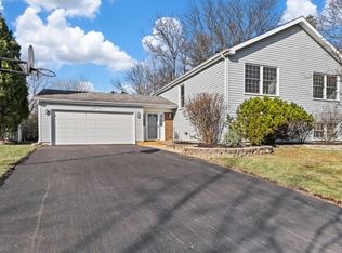 590 Ivy Ct, Lake Zurich, IL 60047