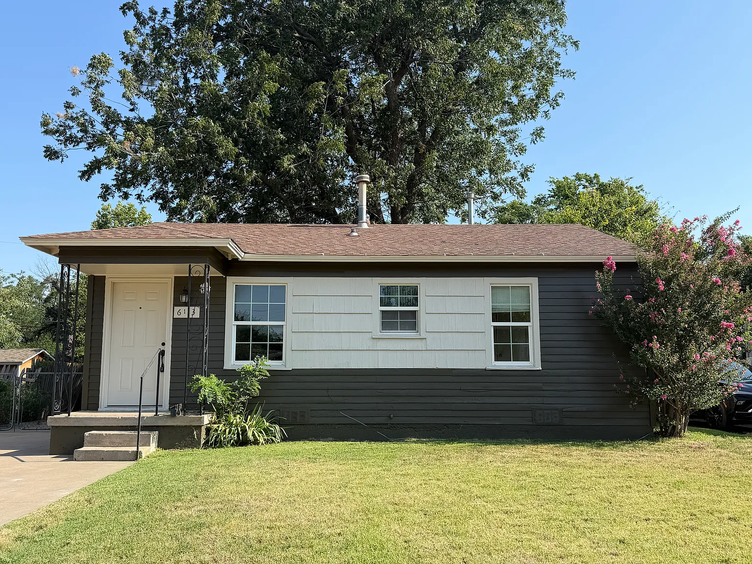 2 bed, 720 sqft, $1,100 — Photo 1