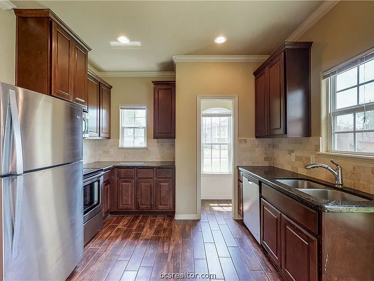 111 Southland St — Photo 4