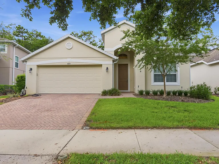 740 Preakness Cir — Photo 1