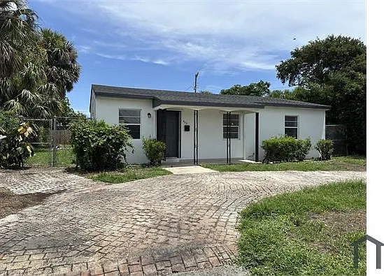 400 W 15th St