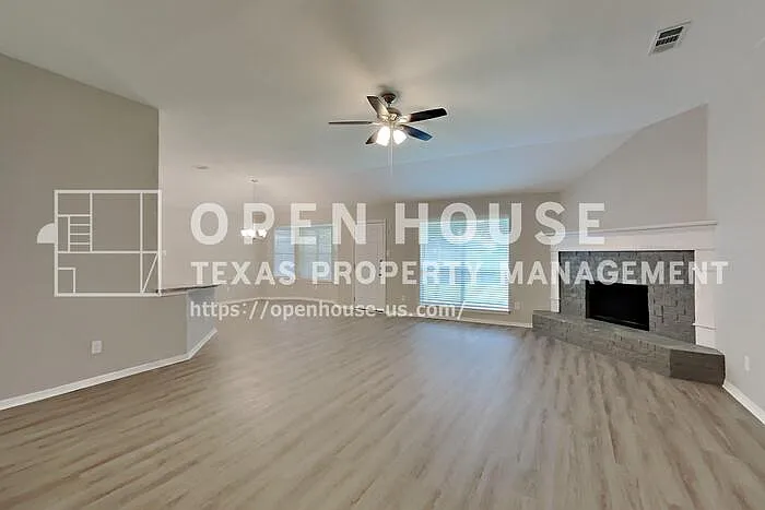 821 Willow Ct — Photo 3
