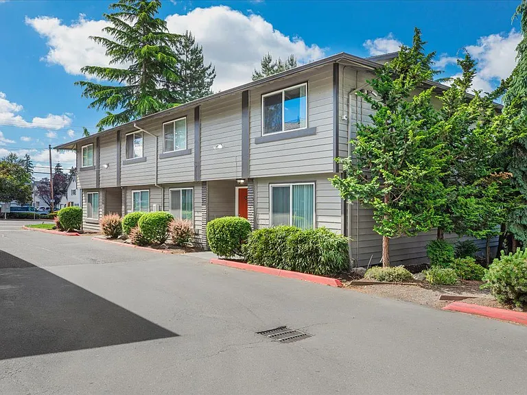 Heritage Crossing Townhome Apartments — Photo 9