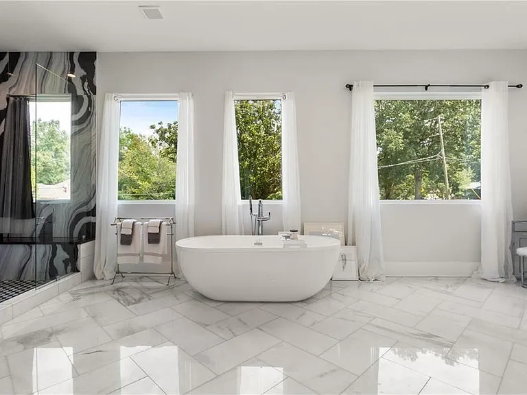 1756 N Akin Dr NE — Photo 23