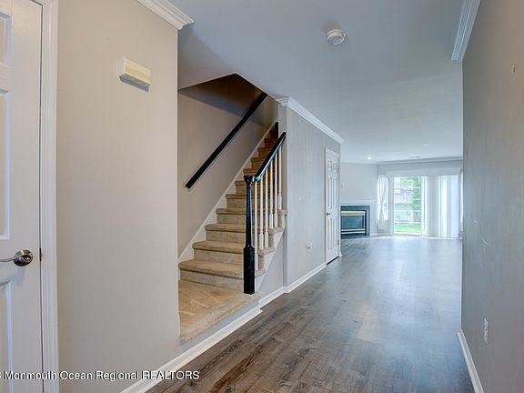 3rd image of 16 Gloucester Ct Unit 3