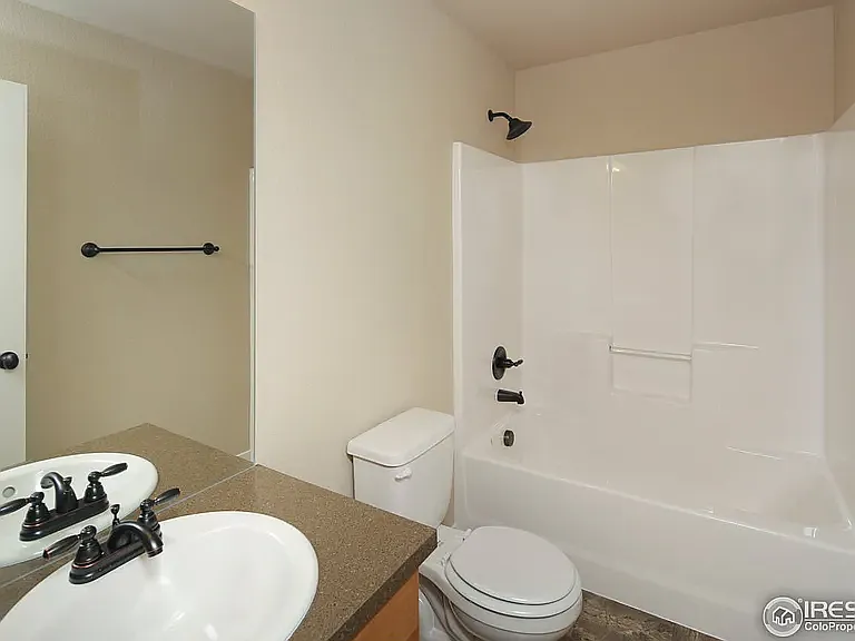 3925 Ginkgo St — Photo 12