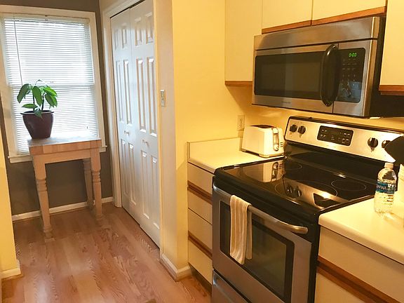 5th image of 6501 Habersham St Unit 11