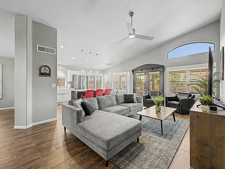 7243 W Morrow Dr — Photo 1