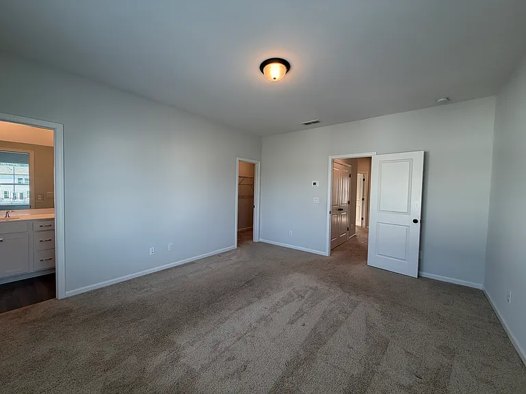 900 Colton Dr — Photo 11