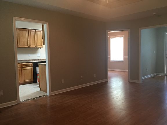 3rd image of 812 Margret Dr