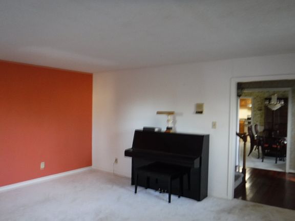 4th image of 303 Corby Ln