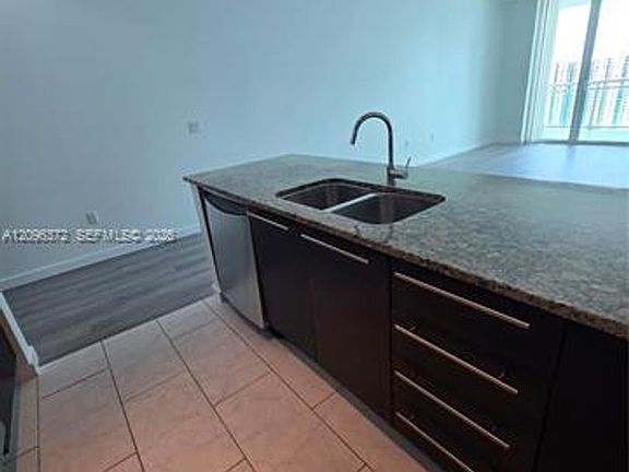 4th image of 950 Brickell Bay Dr #Cu-3300