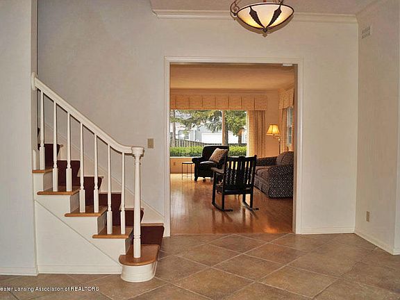 3rd image of 1439 Meadowbrook Ln