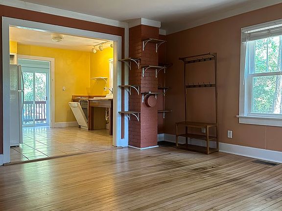 2nd image of 306 Springtree Rd