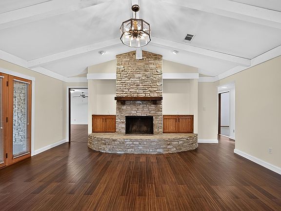 2nd image of 29 Country Oaks Dr