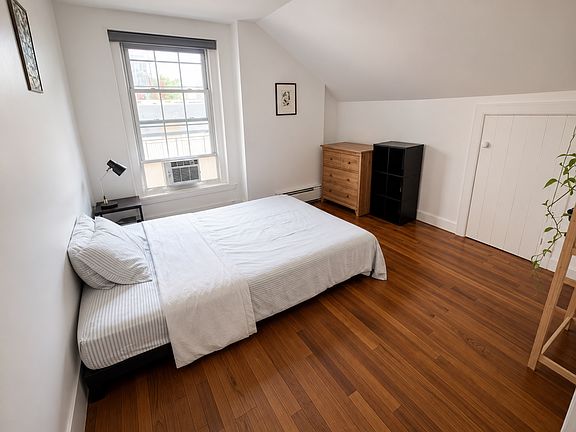 3rd image of 343 Harvard St #3