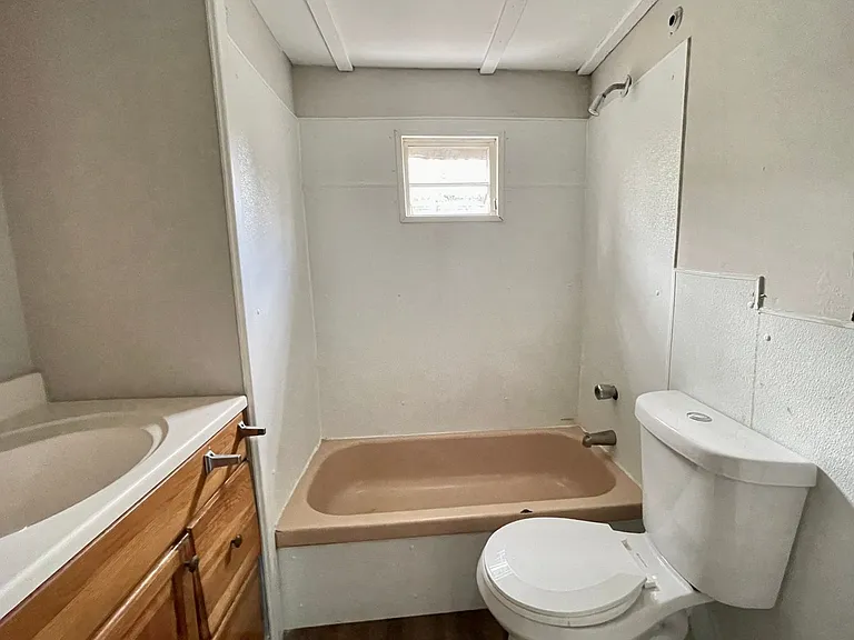 7413 John St — Photo 8