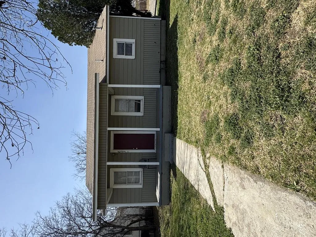 823 N Jackson St — Photo 3