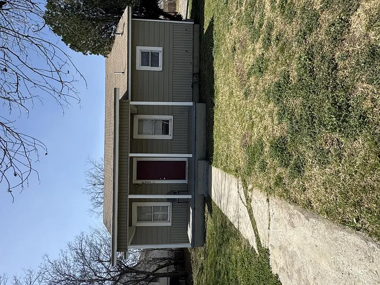 823 N Jackson St — Photo 3