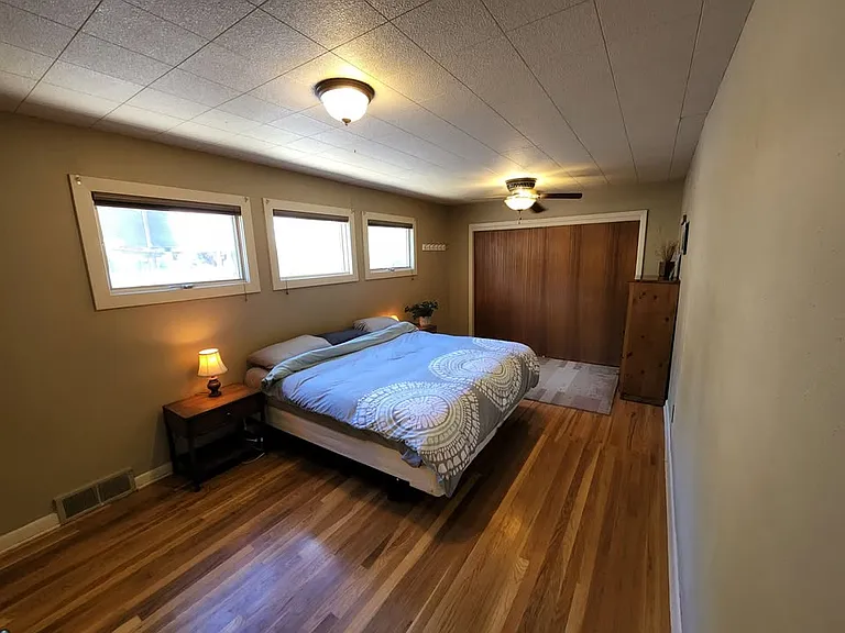 610 S Ave E — Photo 5