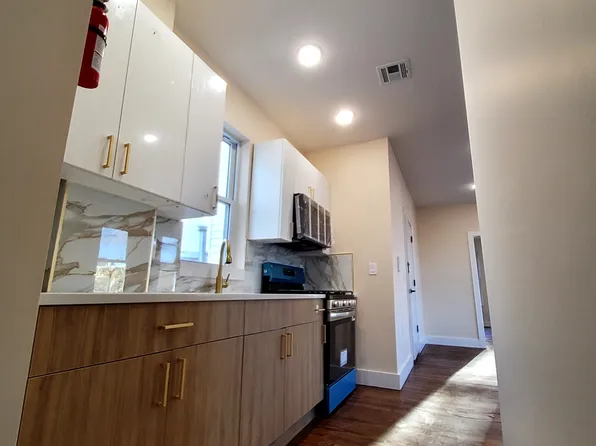 165 Danforth Ave APT 3, Jersey City, NJ 07305