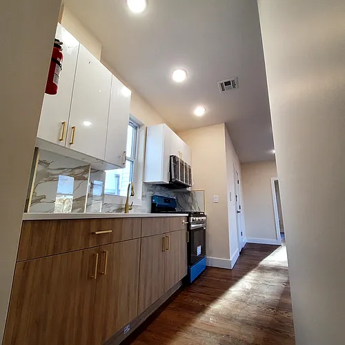 165 Danforth Ave #3 Photo 1