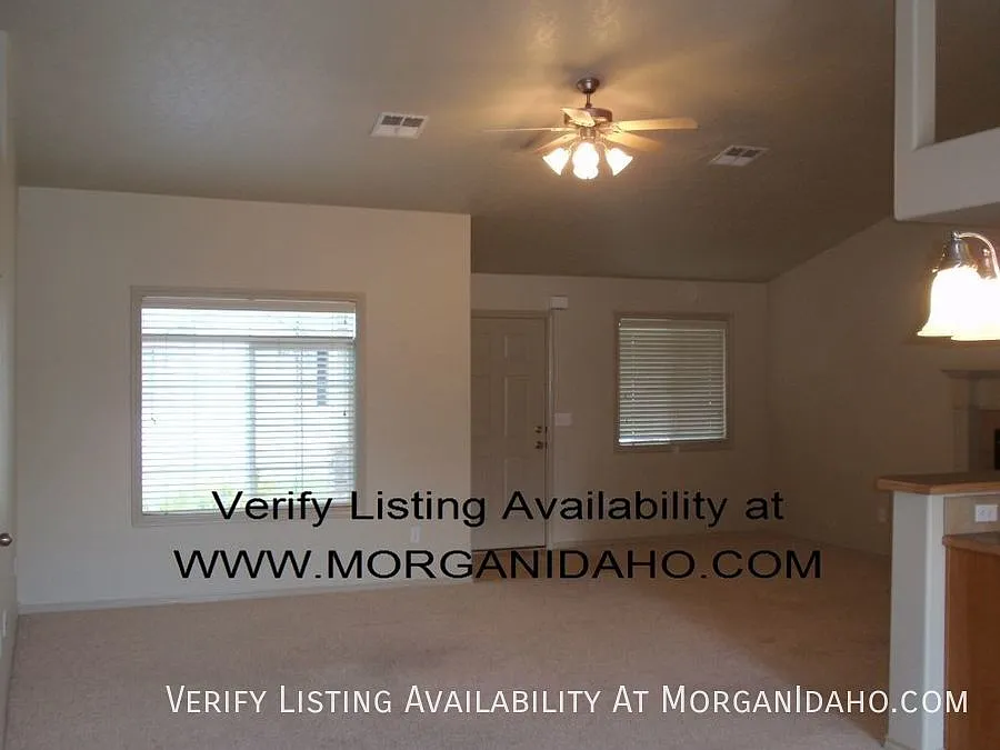 3-car garage, vaulted ceilings, single-level in Pebble Creek sub — Photo 2