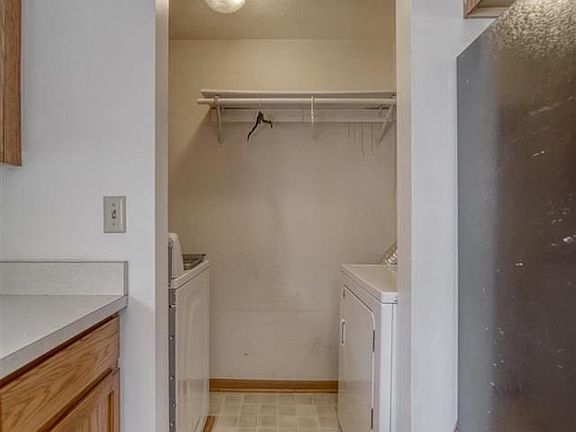 4th image of 501 E 1st St