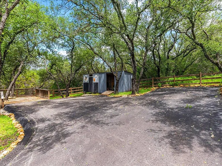 408 Breezing Ln — Photo 27