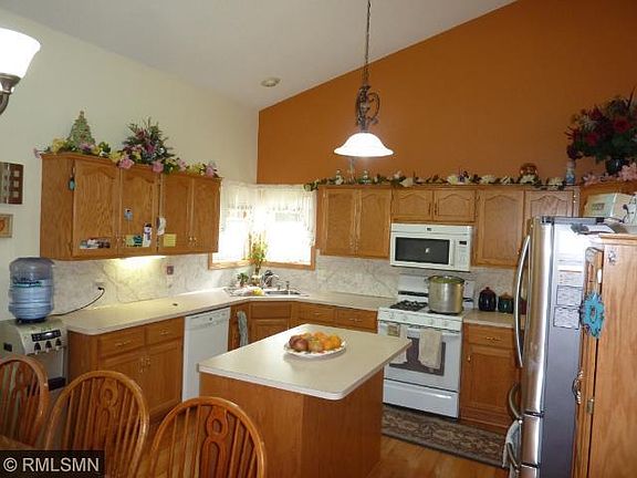 3rd image of 2902 89th Ln NE